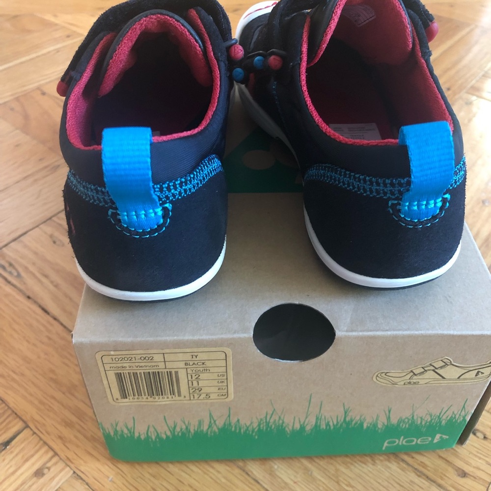 Brand new PLAE kids size 11 shoes